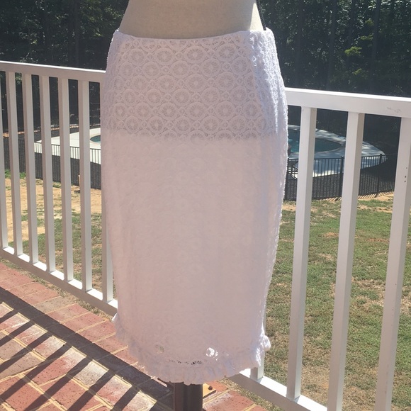 Women’s Skirt w/Lace Overlay - sz 8 - Picture 2 of 4